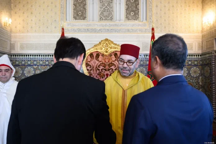 الملك يستقبل عددا من السفراء الأجانب