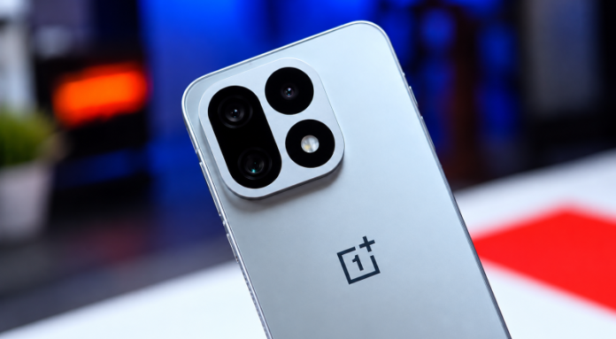 هاتف OnePlus 16 المرتقب يثير الاهتمام بكاميرا 200 ميغابيكسل وبطارية ضخمة